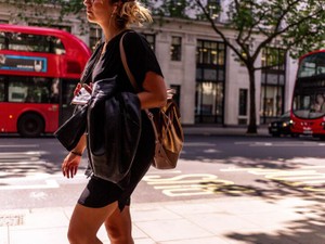 「究極のナチュラルメイク」であるすっぴんで、私は今日も街を歩く