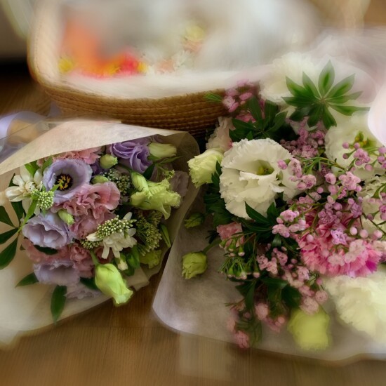 亡くなる直前まで雪子らしい生活をし、葬儀にはたくさんの花をもらった（山下さん提供）