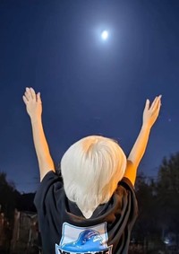 お月見を楽しむ、りっくん