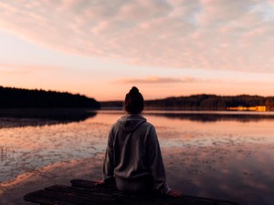 「仕事を頑張ることを望んでいるはず」と葬式に行かなかった私の後悔