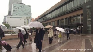 ゴールデンウィークが終わり通勤通学風景が戻る　ＪＲ仙台駅前