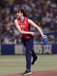 スラリとしたフォームで投げ込むNECロケッツ川崎・山田二千華
