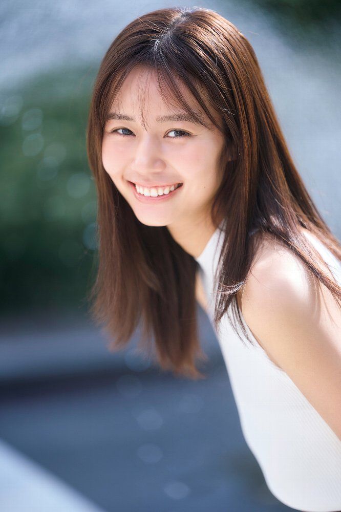 元乃木坂“ゆったん”が6年ぶりに「FLASH」登場 秘めた“オトナ”を