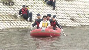 救命ボートで浸水孤立世帯の救助訓練　宮城・角田市