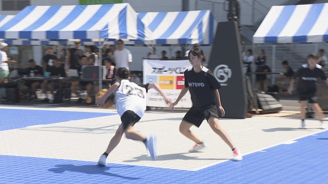 ゆめタウン三豊で開かれたバスケットボール3x3の中学生大会