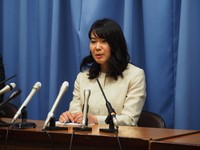 大阪府知事選に立候補する政治家女子48党・さとうさやか氏
