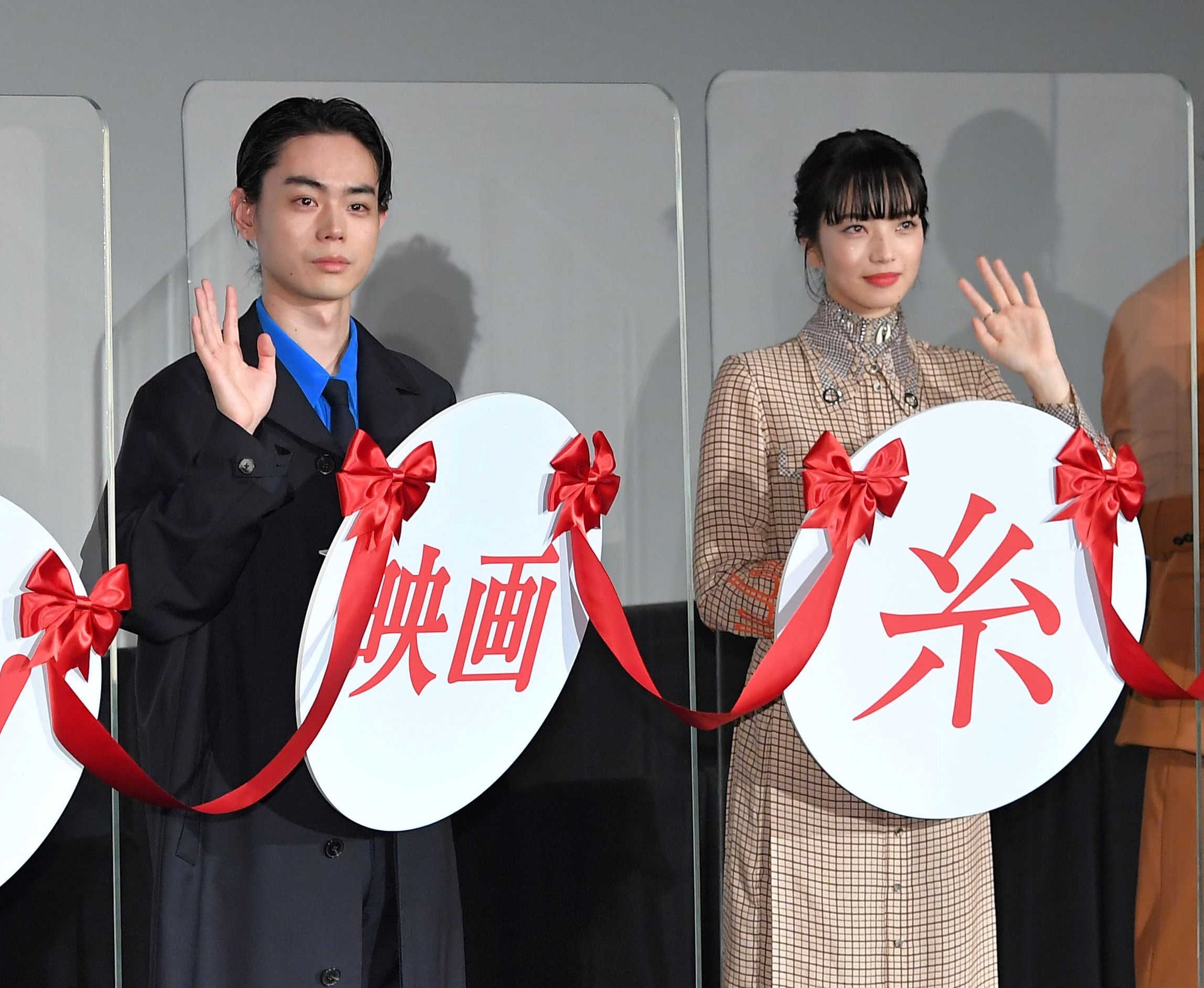 菅田将暉が小松菜奈と結婚 私達は戦友であり 心の支えであり これからは家族になります よろず ニュース 菅田将暉が小松菜奈と結婚 私達は戦友であり 心の支えであり これからは家族になります よろず ニュース