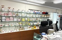 こちらがビフォー画像。整ってはいますがどこかのっぺりした印象…？（富士ホーロー公式Xより）