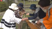 お接待を受けるイベント参加者　香川・土庄町　7日