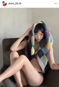 「FLASH」（25年12月23日発売号）に登場した百田汐里のオフショット　本人のインスタグラム（@shiori_08.19）より＝2025年12月23日投稿