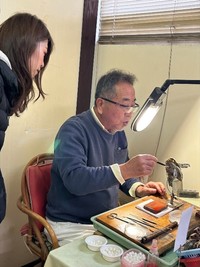 関口さんは現地へ行き、核入れ作業にも立ち会った
