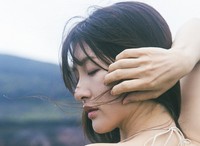 原つむぎ写真集『Bloom』（撮影：TOYO　©ワニブックス）