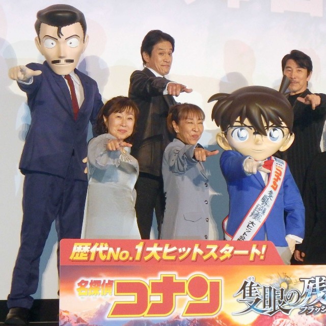 （前列左から）山崎和佳奈、高山みなみ、江戸川コナン、山田孝之、山本美月（後列左から）毛利小五郎、小山力也、高田裕司、小清水亜美＝東京都内（2025年撮影）