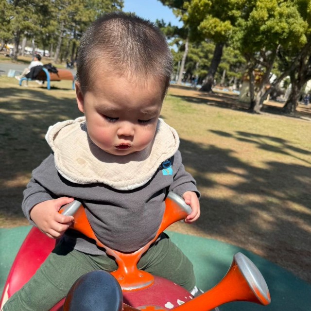 乗ってみたけど、お腹が挟まっちゃう〜！（提供：@boku_tokidoki_itokoさん）