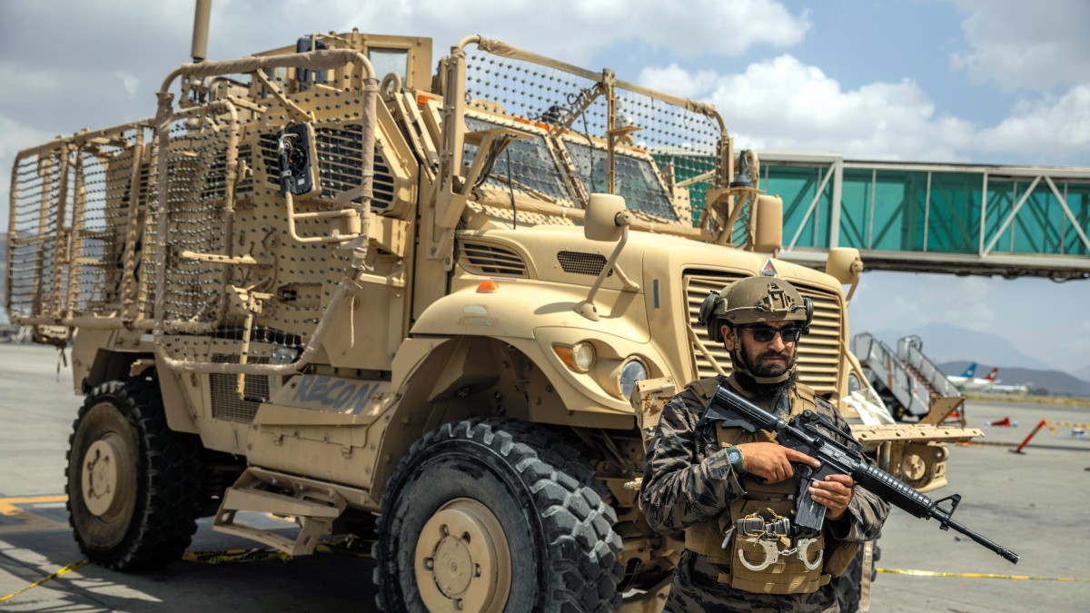 米軍本物艤装網アフガニスタン戦争デザートカラーカモフラージュネット アフガニスタンに残された大量のアメリカ製武器、どこに 「売られて
