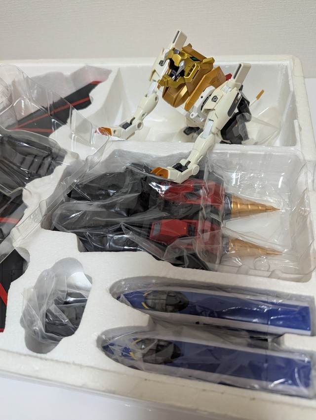 お休みさせようと箱にしまいかけたガオガイガー／kirinさん（@kh8131271916970）提供
