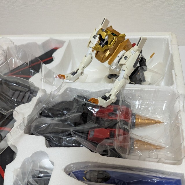 お休みさせようと箱にしまいかけたガオガイガー／kirinさん（@kh8131271916970）提供
