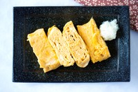 だし巻き卵と大根おろし（HanaPhoto/stock.adobe.com)