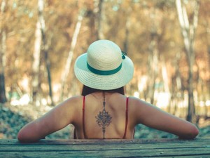 気に入っていた服を友達にダサいと言われた。「自分は変な奴」の呪いにかかった