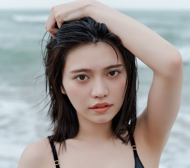 石浜芽衣の2nd写真集（東京ニュース通信社刊）より＝ 撮影／HIROKAZU