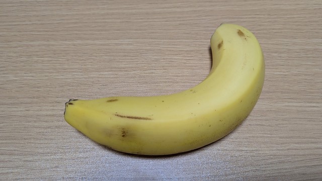 保管後2日経過したバナナ。少々黒味が増すものの、鮮やかな黄色が目立つ（筆者撮影）