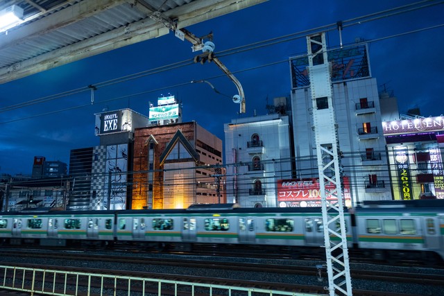 大々的に広告がしづらいことから外観も奇抜に※画像はイメージです（J_News_photo/stock.adobe.com）