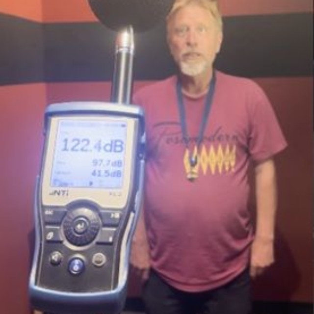 ジョセフ・マクグレイル＝ベイトアップさんが122.4デシベルを記録した瞬間＝ギネス記録のインスタグラム＠guinnessworldrecordsより