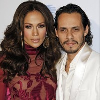 ジェニファー・ロペス（左）とマーク・アンソニー