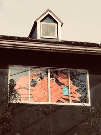 境港でカニの水揚げが始まる時季にはカニの窓絵が