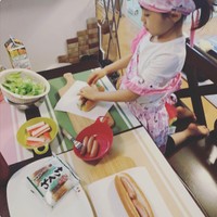 料理やお菓子作りをたまにするという娘さん／菅野祐子さん（@sgyk33）提供