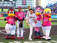 高々とハイキック