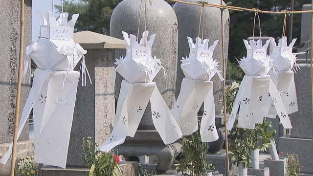 お盆初日　家族連れなどが墓参り　香川