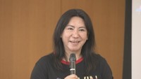 高松市の専門学校で講演を行ったスシ・スサンティさん