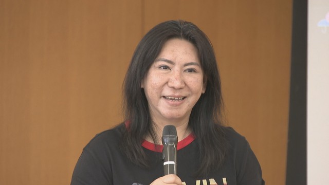 五輪金メダリストのスシ・スサンティさんがリハビリを学ぶ学生に講演　高松市