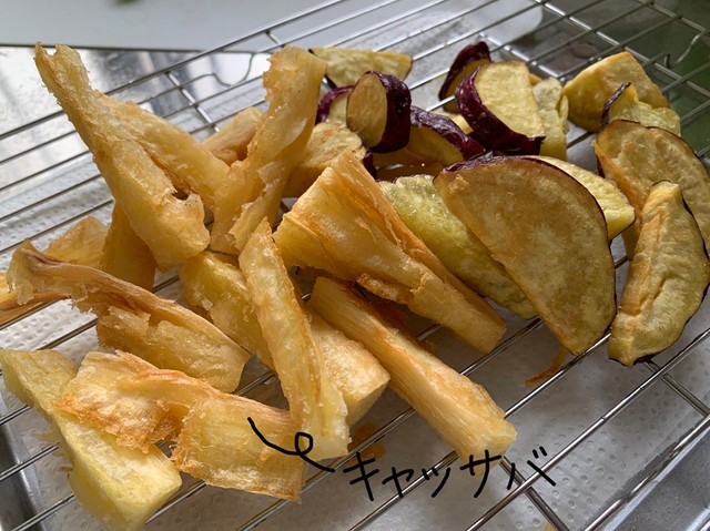 キャッサバとサツマイモを揚げたところ。美味しそうです（提供：てるてるさん）