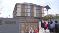 〈新型コロナ〉8日から臨時休校　岡山・総社市の小学校で始業式　登校に保護者の姿「1日だけ行って何かあったら…」