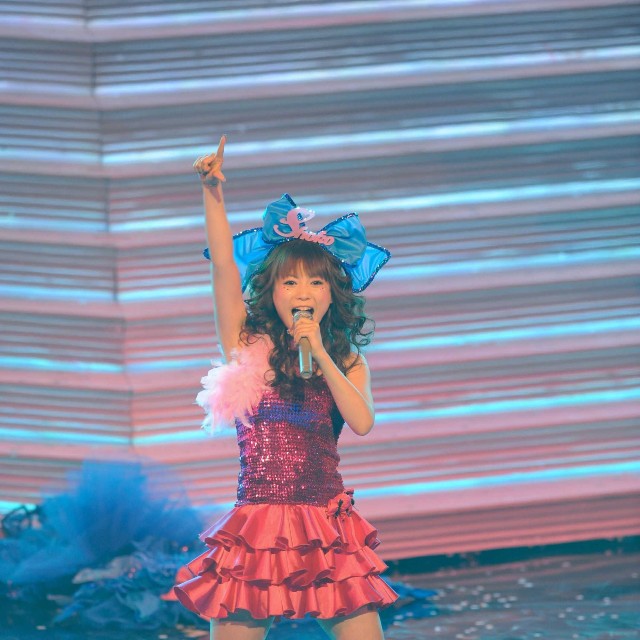 紅白歌合戦で歌う中川翔子＝2007年