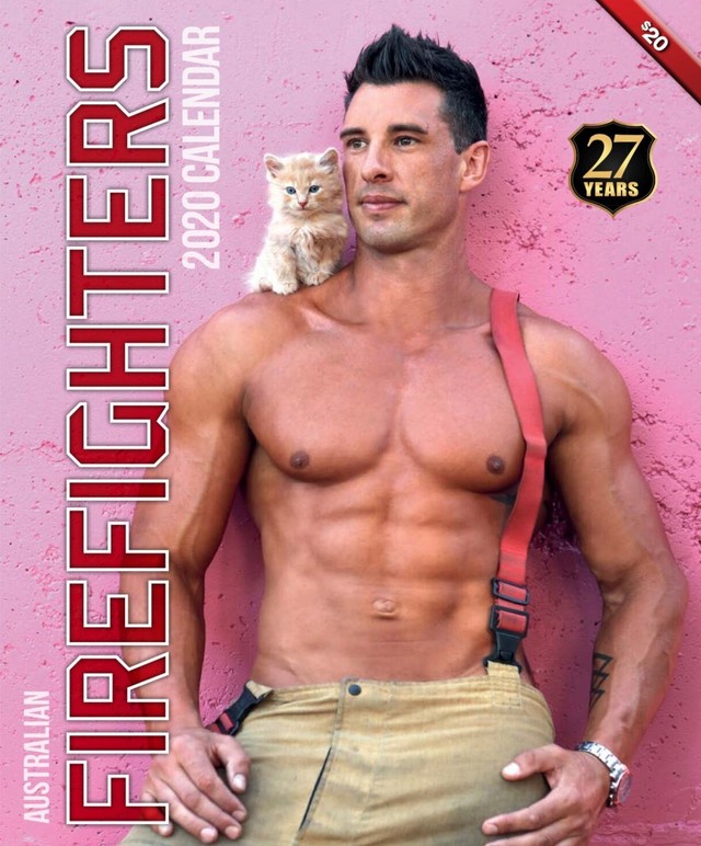 オーストラリアの消防士と猫©Australian Firefighters Calendar