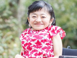 「わきまえる障害者になりたくない」JR東の対応に声上げた、車いすの伊是名夏子さん