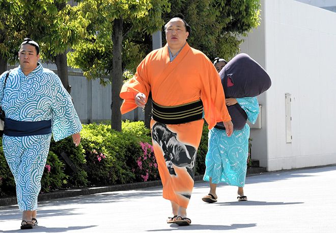 Sumo Fans SUMO/ Fans charmed by wrestlers clad in personalized summer kimono ...