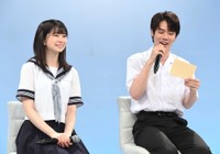 桜田ひより（左）と細田佳央太＝2024年