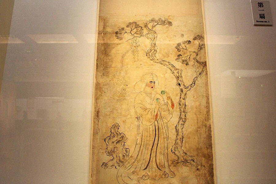 奈良の正倉院展…20年ぶり展示の「鳥毛立女屏風」と同じ衣装で注目