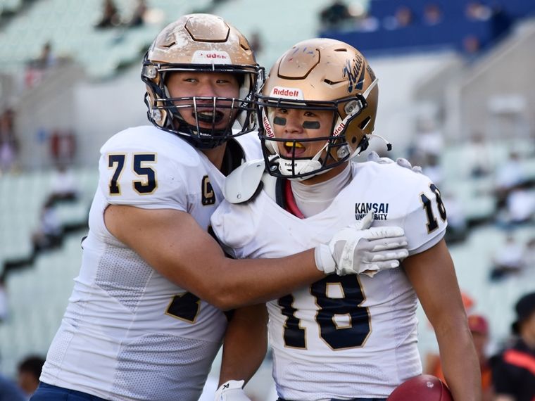 アメフト - 関西大学が近畿大学に快勝 最初の関門で4年生がヒーローに