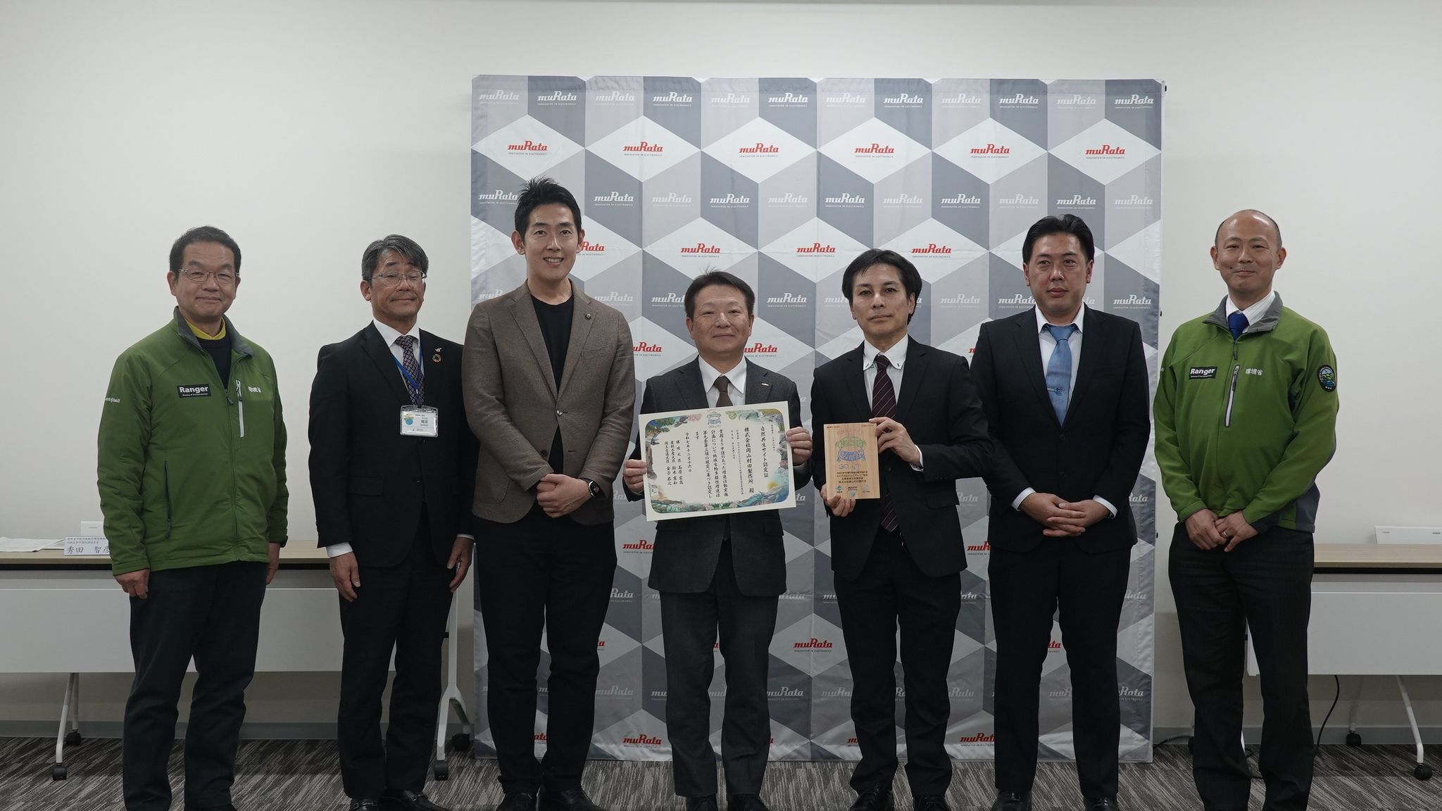 真作保証 村田省蔵 「港風景」 油彩 8号 共シール タトウ箱付 瀬戸内市の岡山村田製作所のビオトープ 環境省など自然共生サイトに