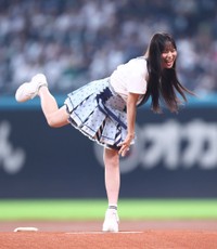 投球する≠ME・冨田菜々風＝エスコンフィールド北海道