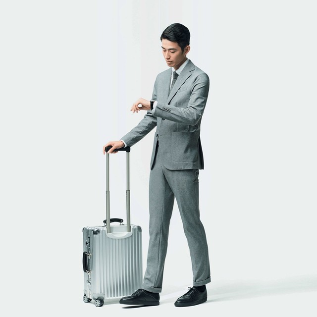 ライフスタイル世論調査<br>ビジネスの時にスニーカーを履きますか？