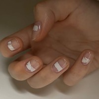 修正テープ？誰も思いつかないような驚きのデザインネイル（mihoさん提供） 