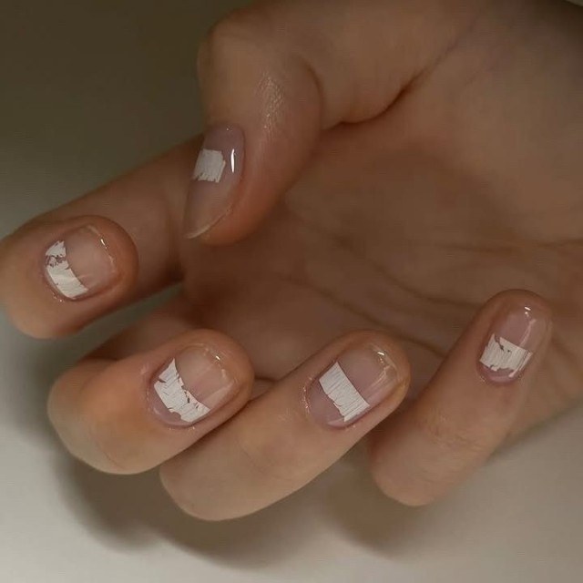 修正テープ？誰も思いつかないような驚きのデザインネイル（mihoさん提供） 