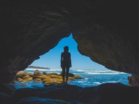 場所という見えない箱に合わせて変わる価値観、変わらない人間の核