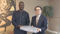 香川県の池田知事を表敬訪問したベナン共和国／フンカンリン・マウトン・マチュー駐日臨時代理大使